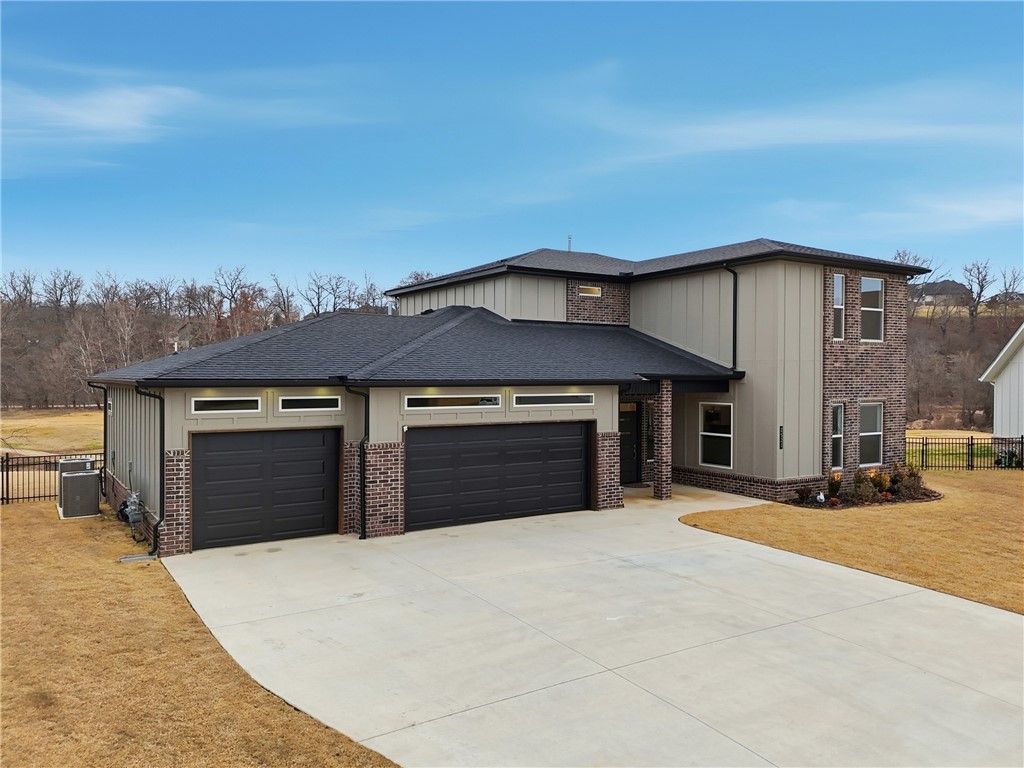 2521 Fairway Circle, Pea Ridge, AR 72751