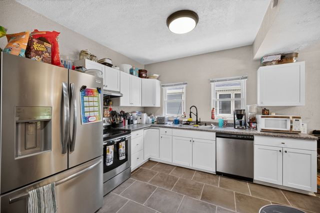 1617 E Walnut Street, Des Moines, IA 50316