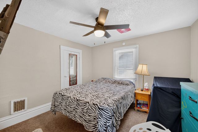 1617 E Walnut Street, Des Moines, IA 50316