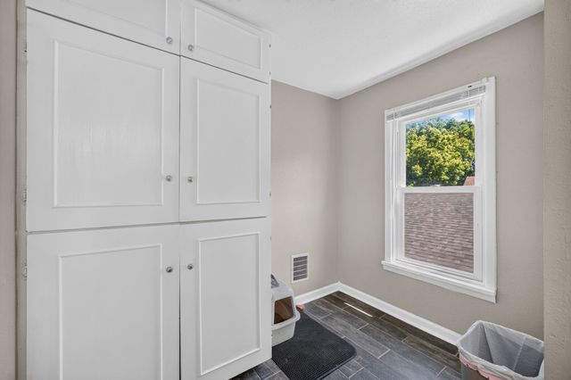1617 E Walnut Street, Des Moines, IA 50316