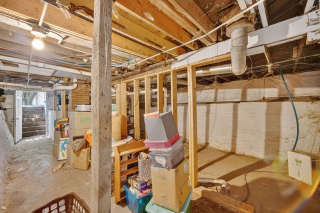 1617 E Walnut Street, Des Moines, IA 50316
