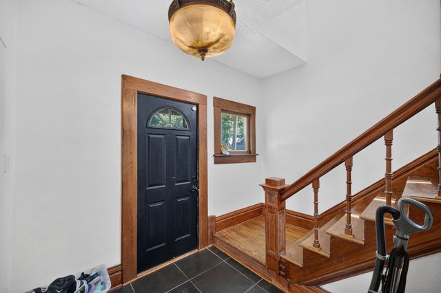 1617 E Walnut Street, Des Moines, IA 50316