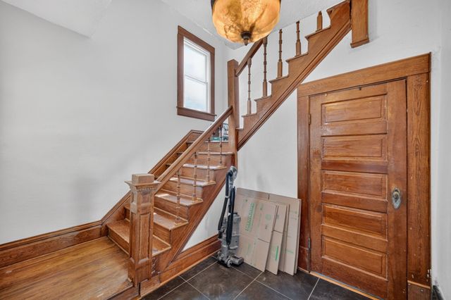 1617 E Walnut Street, Des Moines, IA 50316