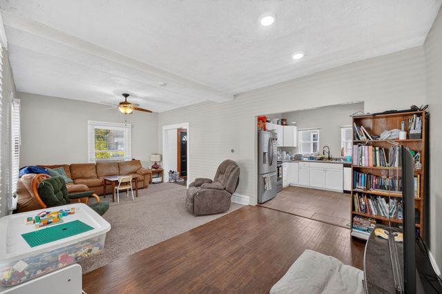 1617 E Walnut Street, Des Moines, IA 50316
