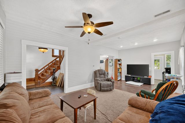 1617 E Walnut Street, Des Moines, IA 50316