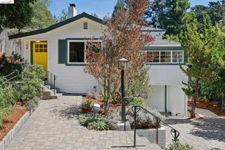 2 Mall Court, Oakland, CA 94611