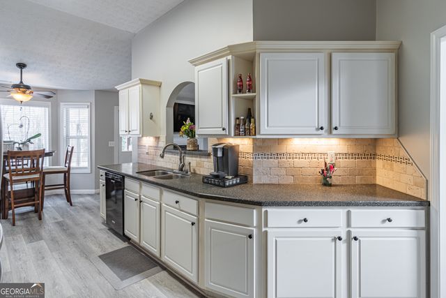 6348 Wilmington Way, Flowery Branch, GA 30542