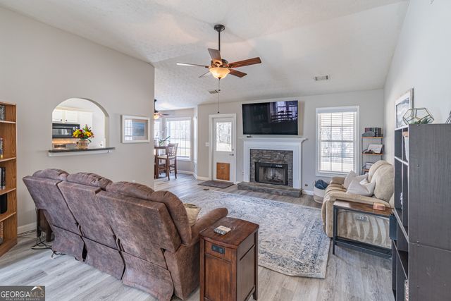 6348 Wilmington Way, Flowery Branch, GA 30542