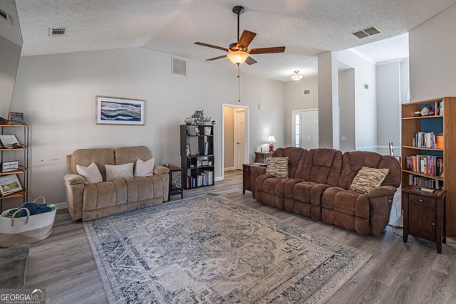 6348 Wilmington Way, Flowery Branch, GA 30542