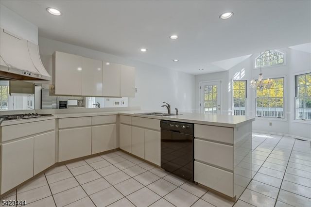 126 Worcester Dr, Wayne Twp., NJ 07470