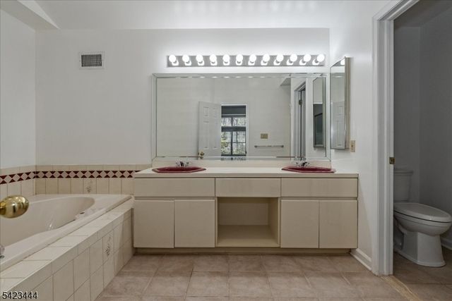 126 Worcester Dr, Wayne Twp., NJ 07470