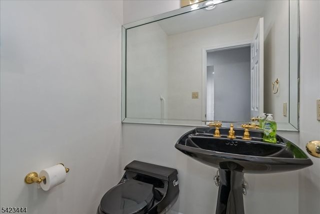 126 Worcester Dr, Wayne Twp., NJ 07470