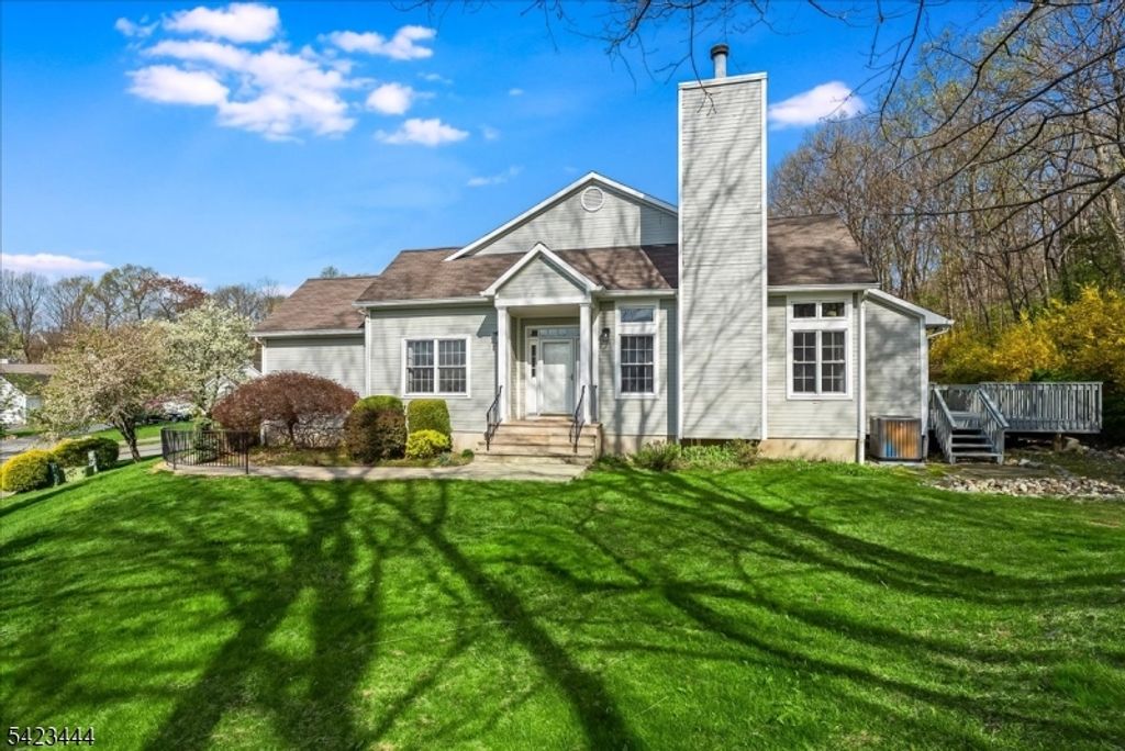 126 Worcester Dr, Wayne Twp., NJ 07470