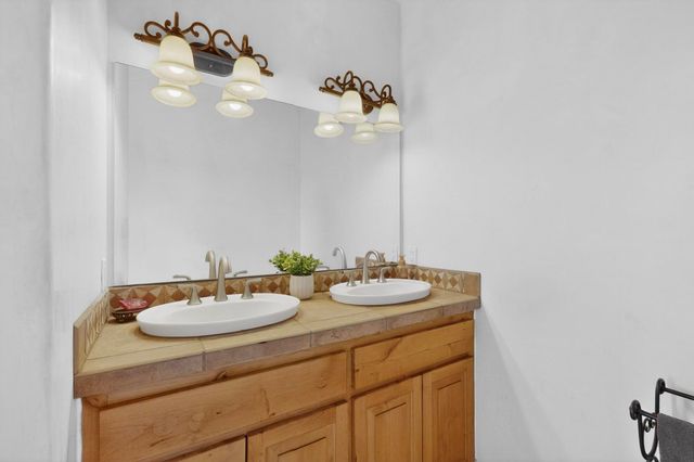18 Calle Capulin, Santa Fe, NM 87507