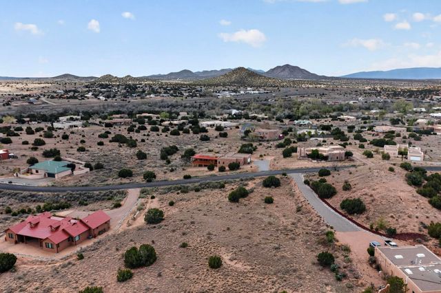 18 Calle Capulin, Santa Fe, NM 87507