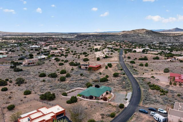 18 Calle Capulin, Santa Fe, NM 87507
