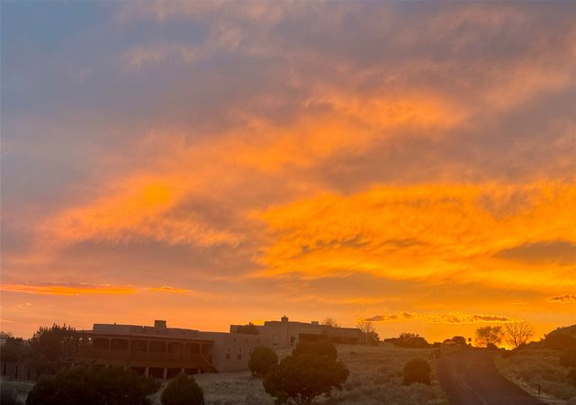 18 Calle Capulin, Santa Fe, NM 87507