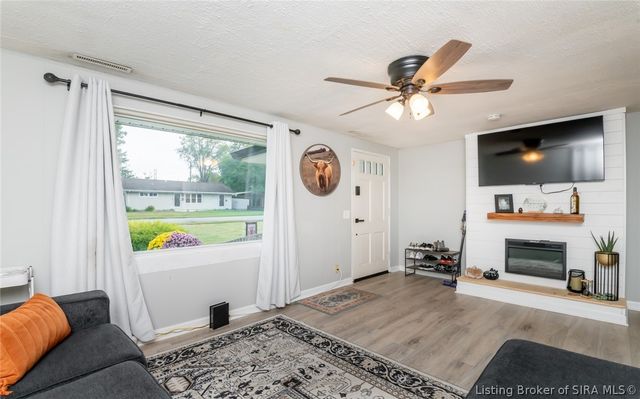 22 Maple Street, Sellersburg, IN 47172