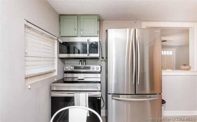 22 Maple Street, Sellersburg, IN 47172