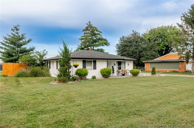 22 Maple Street, Sellersburg, IN 47172