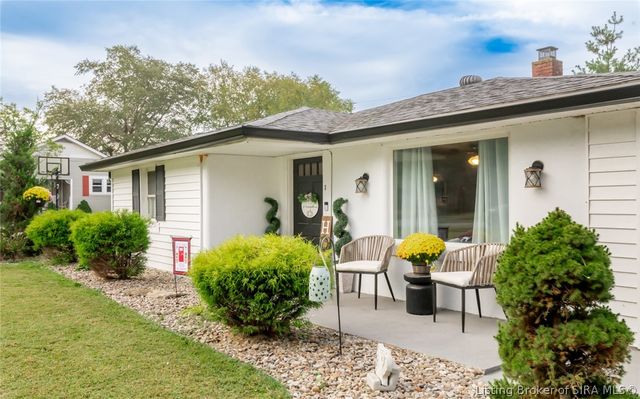 22 Maple Street, Sellersburg, IN 47172