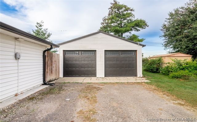 22 Maple Street, Sellersburg, IN 47172