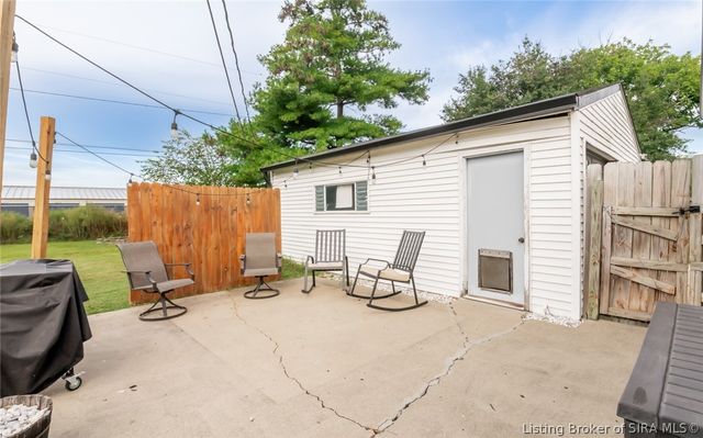 22 Maple Street, Sellersburg, IN 47172