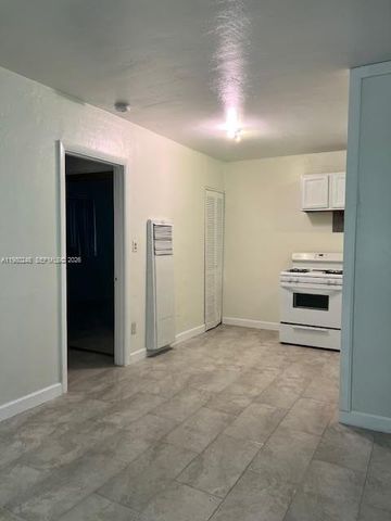 13797 Highland Dr 4, North Miami Beach, FL 33181