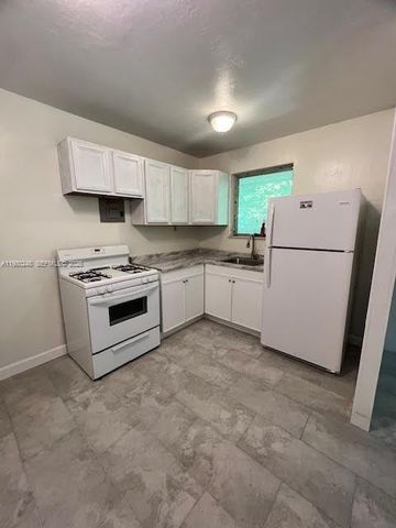 13797 Highland Dr 4, North Miami Beach, FL 33181