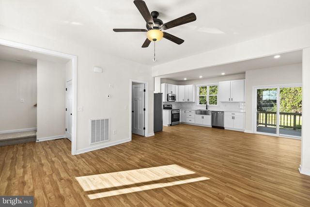 715 LAKEVIEW DR, Colonial Beach, VA 22443