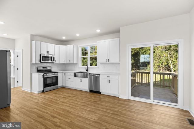 715 LAKEVIEW DR, Colonial Beach, VA 22443