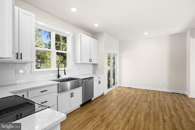 715 LAKEVIEW DR, Colonial Beach, VA 22443