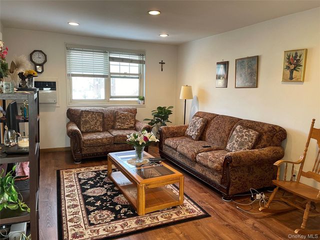 58-28 251st Street Upper Unit, Little Neck, NY 11362