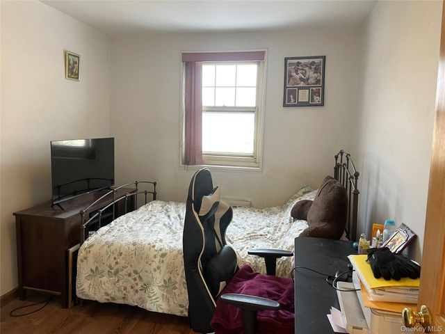 58-28 251st Street Upper Unit, Little Neck, NY 11362