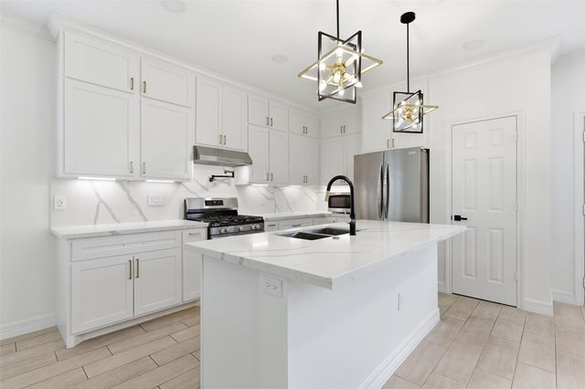 6037 S Acres Drive, Houston, TX 77048