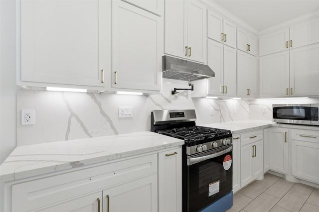 6037 S Acres Drive, Houston, TX 77048