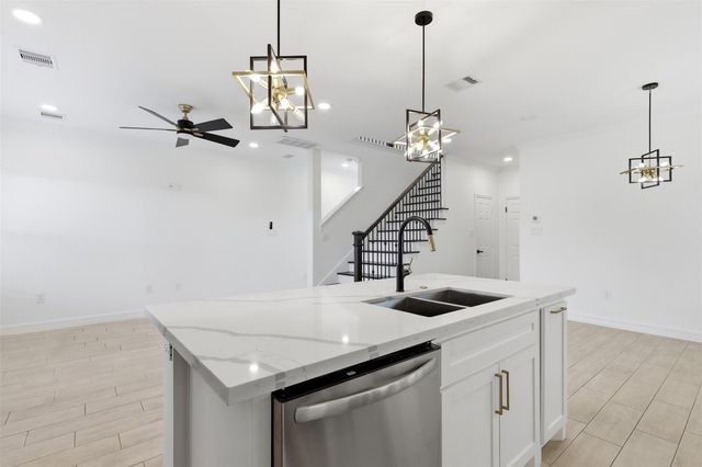 6037 S Acres Drive, Houston, TX 77048