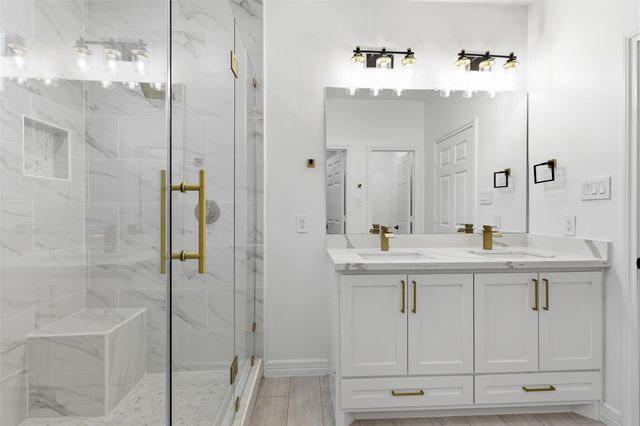 6037 S Acres Drive, Houston, TX 77048