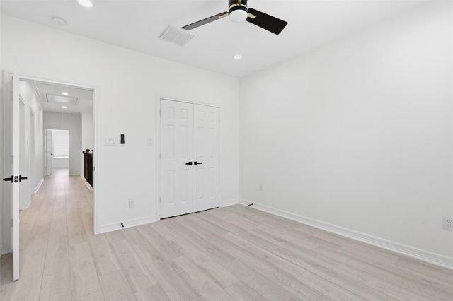 6037 S Acres Drive, Houston, TX 77048