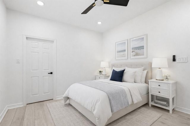 6037 S Acres Drive, Houston, TX 77048