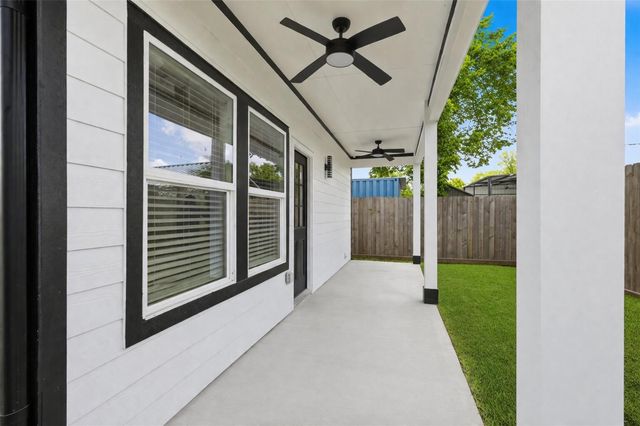 6037 S Acres Drive, Houston, TX 77048