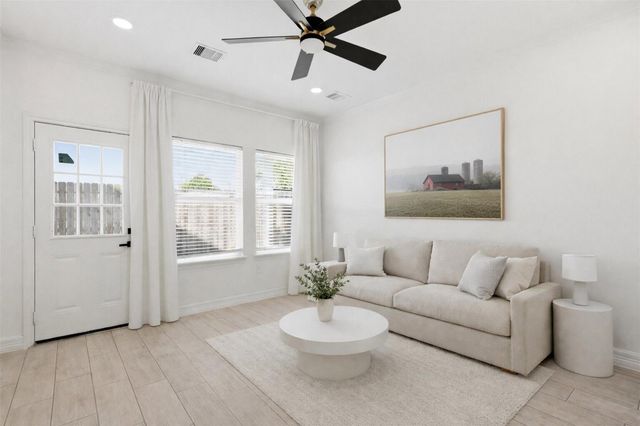 6037 S Acres Drive, Houston, TX 77048