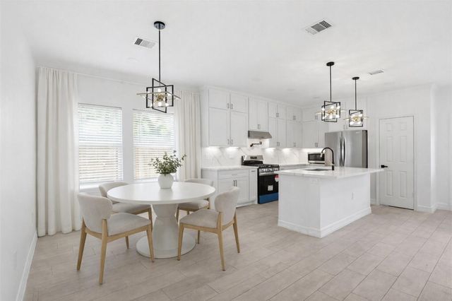 6037 S Acres Drive, Houston, TX 77048