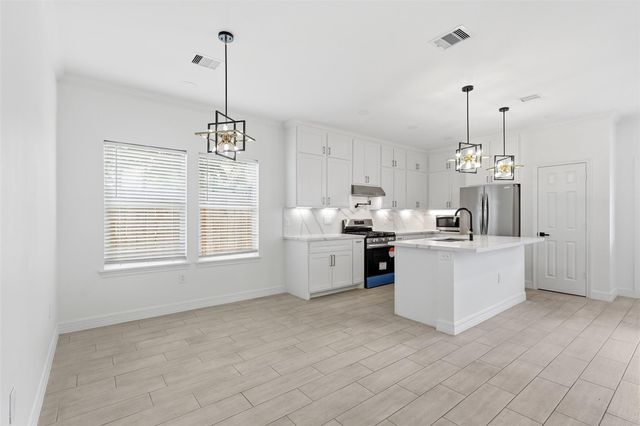 6037 S Acres Drive, Houston, TX 77048