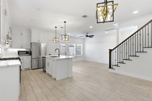 6037 S Acres Drive, Houston, TX 77048