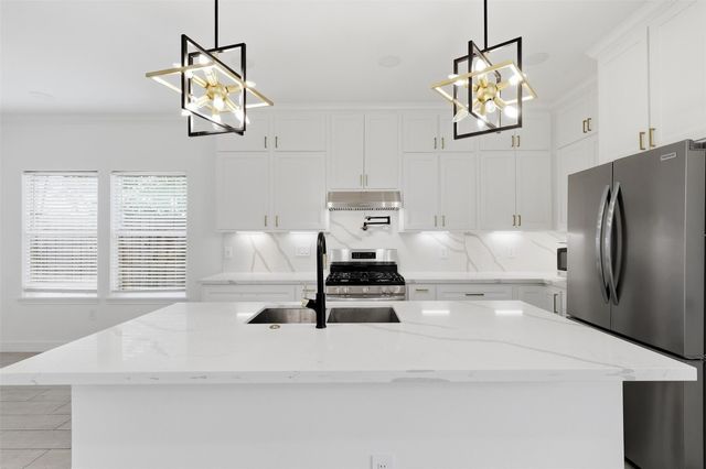 6037 S Acres Drive, Houston, TX 77048