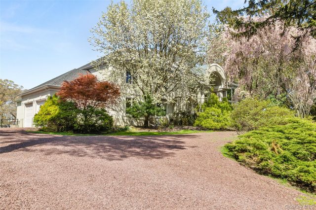 379 Smith Road, Ronkonkoma, NY 11779