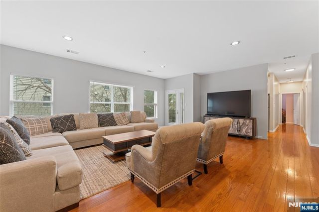 511 Brittany Drive, Wayne, NJ 07470