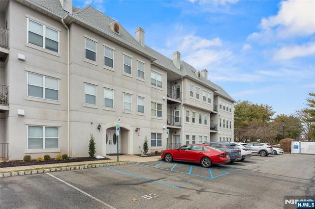 511 Brittany Drive, Wayne, NJ 07470