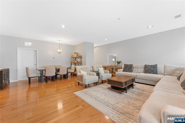 511 Brittany Drive, Wayne, NJ 07470